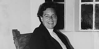 Primera Mujer Entra a la Universidad - Evento importante para Colombia