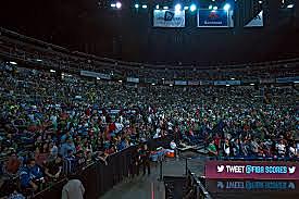 En el primer inetento por conseguirlo. México vivió un suceso nunca antes visto pues en el verano de 2015, tuvieron una audiencia de 20 mil 200 personas en el palacio de los deportes.