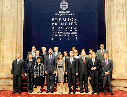 En Oviedo, España, la UNAM fue galardonada con el Premio Príncipe de Asturias en Comunicación y Humanidades, por sus aportaciones al país y a Iberoamérica.