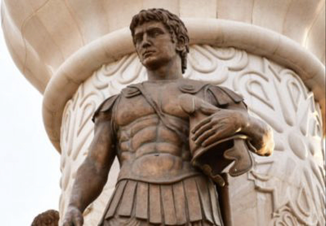 El rey macedonio Alejandro Magno derrota a Darío III, poniendo fin al Imperio persa.