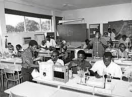 Creación de los Centros de Educación Básica para Adultos.