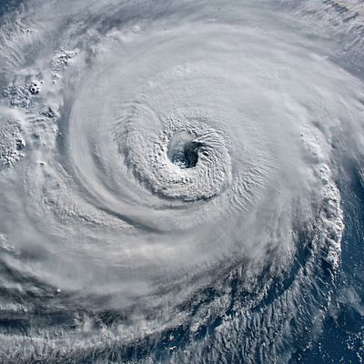 Timeline: Tiempo de Fenómenos Ambientales- HURACANES.