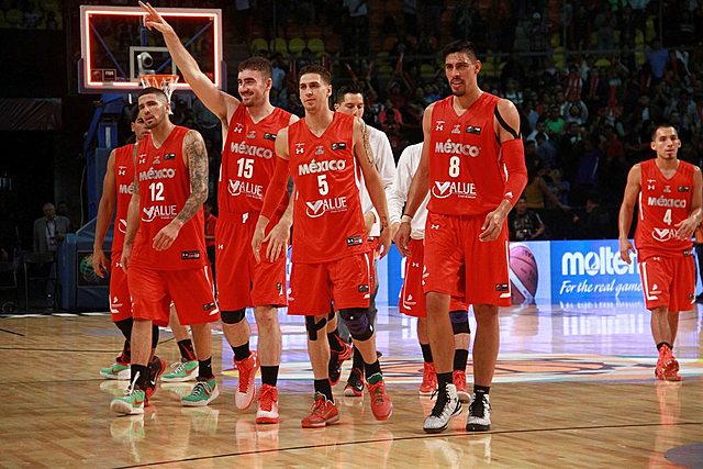El equipo de Baloncesto 12 guerreros luchan por los juegos Olímpicos de Rio