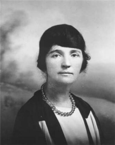 Sanger opens nations first birth control clinic