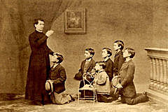 527 España prescribe que los niños destinados al clero deberán instruirse