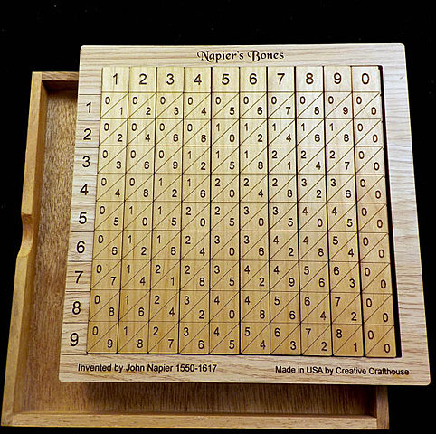 TABLAS DE LOGARÍTMOS Y RODILLOS DE NAPIER