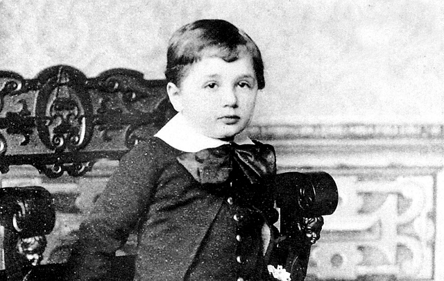 Nacimiento de Albert Einstein.