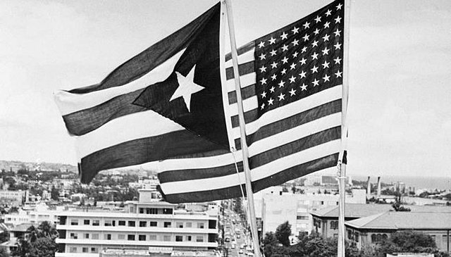 Puerto Rico decide ser Estado Libre Asociado