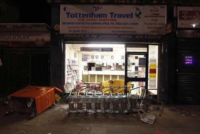 Dans la nuit. Pillages