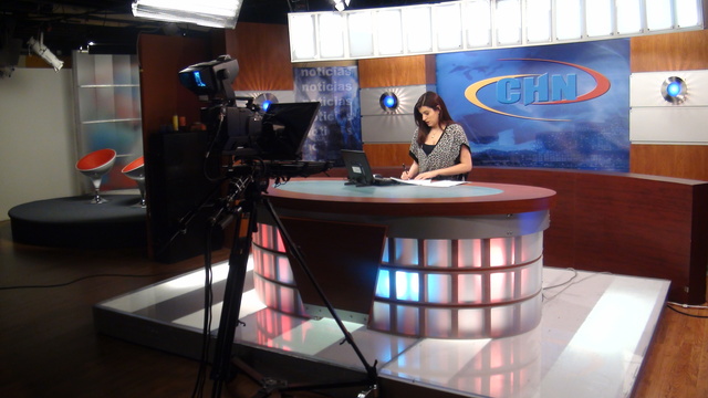 El Noticiero con Paula Lamas (Noon)