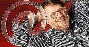 1971 Ray Tomlison envía el primer correo electrónico