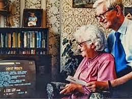 1984 Jane Snowball realiza la primera compra en línea de la historia