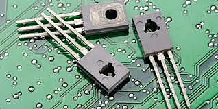 Primer computador que usa transistores