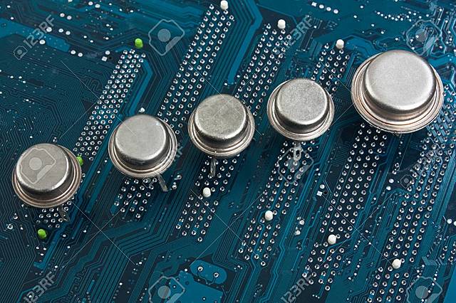 Surgen los chips, que gastaban menos energía y espacio