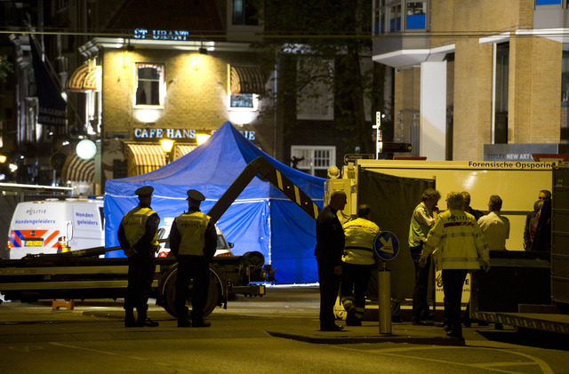 Amsterdam: Agent schiet op Spiegelgracht man dood