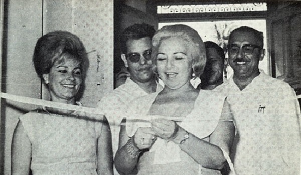 La Profra. Odalmira Mayagoitia de Toulet una ponencia titulada "La escolaridad en la rehabilitación de inválidos"