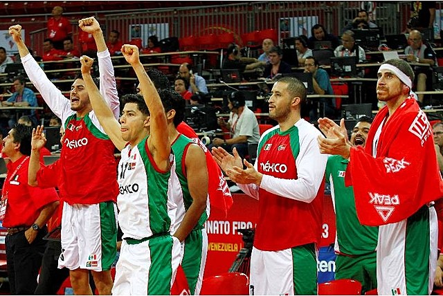 Primer partido profesional