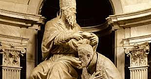 Carlos I es coronado emperador y rey de Italia en Bolonia por el Papa Clemente VII