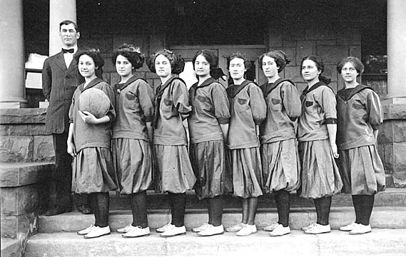 El primer equipo femenino.