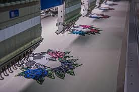 Trabajé junto a mi tío como operador de bordado computarizado