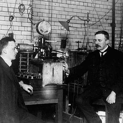 Timeline: Modelos Atómicos durante la Historia