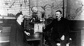 Timeline: Modelos Atómicos durante la Historia