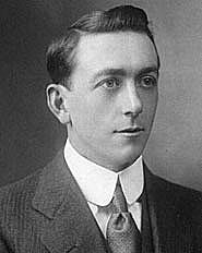 Defensor de la Deriba Continental Arthur Holmes