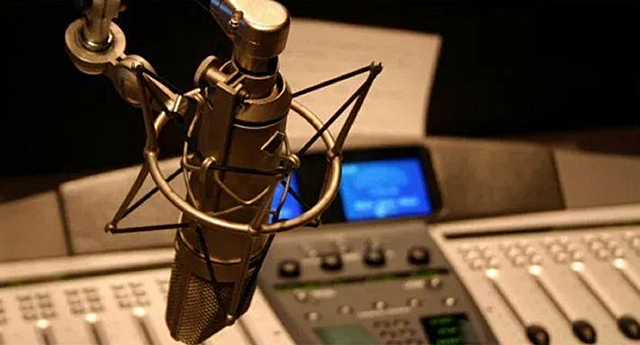 CAMBIA RADICALMENTE LA RADIOFUSIÓN