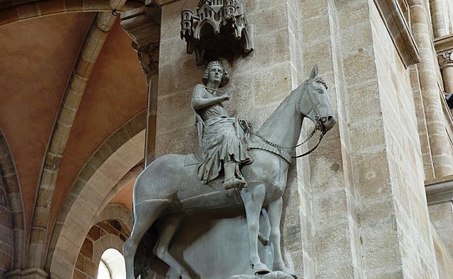 UNA OBRA DE ESCULTURA DEL ARTE GÓTICO