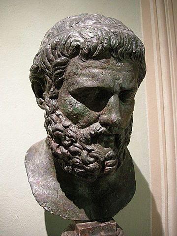 Sophokles führt in Antigone dritten Schauspieler ein