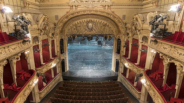 Brecht und Helene Weigel gründen das "Berliner Ensemble", Elia Kazan führt Regie bei der UA von Millers Tod eines Handlungsreisenden