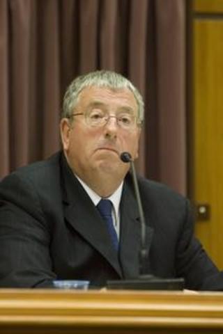 Officer defends allegations of lax practices