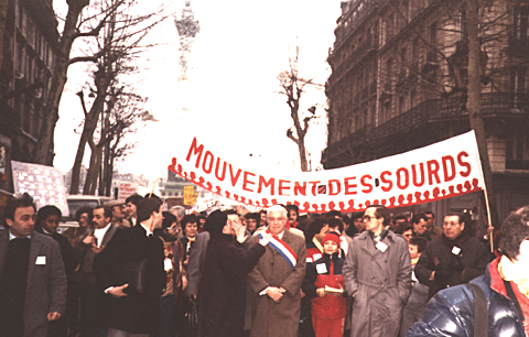 Première marche des sourds à Paris