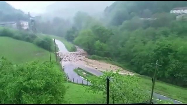 Uholdeak (hiru urretxuar hil)