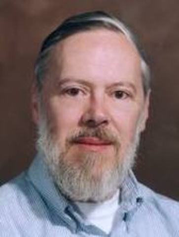 Nace en  Bronxville, Nueva York Dennis Ritchie