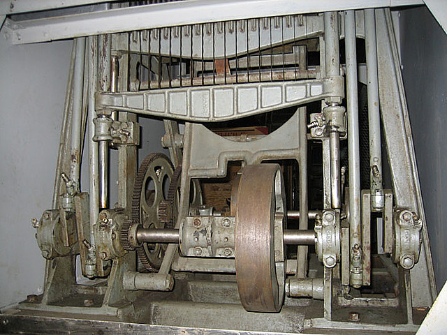 First automatically sliced loaves