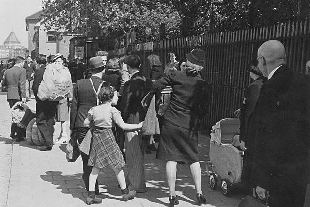 TODOS LOS JUDIOS DEBEN SALIR DE AMSTERDAM