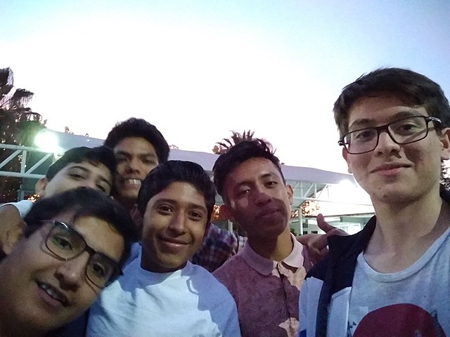 Yo con mis amigos en la Reyes Heroles