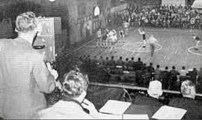 SE TRANSMITE EL PRIMER PARTIDO DE BASQUETBOL.