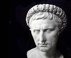 Rómulo Augusto era proclamado en Ravena emperador de la parte occidental del Imperio romano.