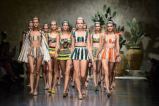 Колекція білизни та купальників