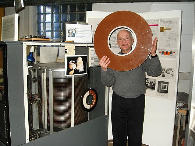 DISCOS MAGNETICOS CREADO POR IBM