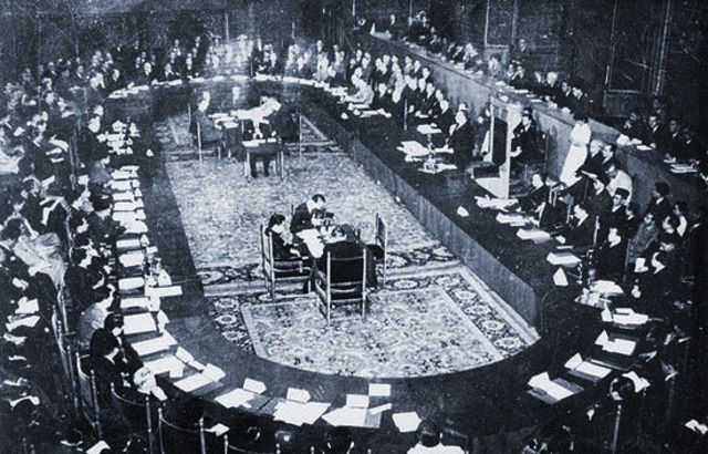 Konfrensi Meja Bundar