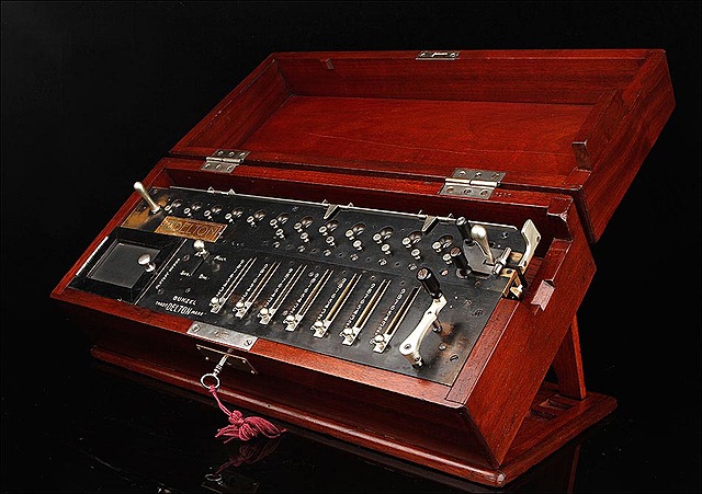 Instrumentos de Cálculo: Aritmómetro.