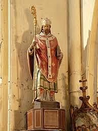 Cesáreo de Arles establece establece en su regla que todo monje debe saber leer y dedicarse a la lectura sagrada.