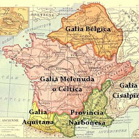 La Galia es reorganizada en tres provincias: Aquitania, Bélgica y Galia Lionesa