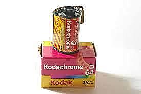 L'entreprise nord-américaine Kodak lance la première version moderne de la pellicule couleur, le Kodachrome