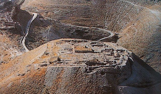 Los judíos rinden la fortaleza de Maqueronte.