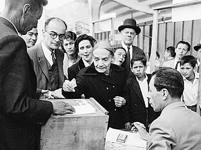 Primer voto de la mujer.