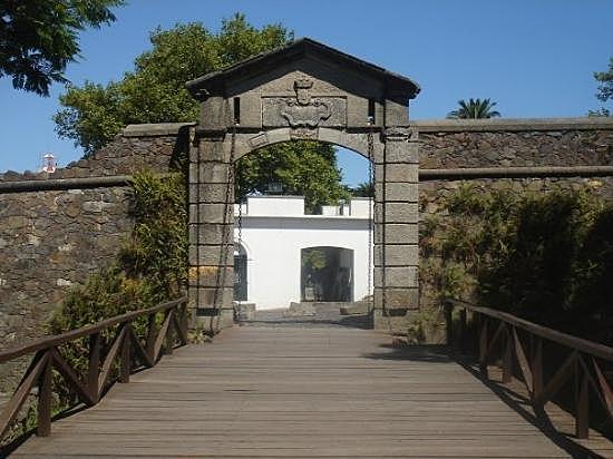Cesión de las reducciones jesuíticas a Portugal a cambio de la entrega de la colonia de Sacramento.